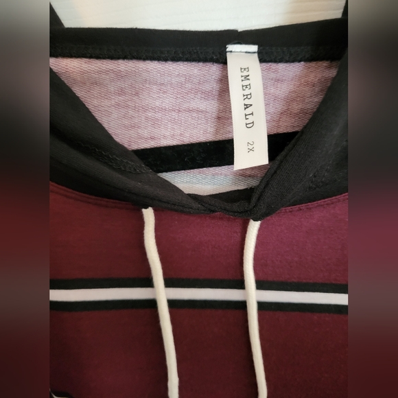 EMERALD Lightweight Wine Colored Striped Hoodie with Pockets. Size 2X. - Picture 4 of 5